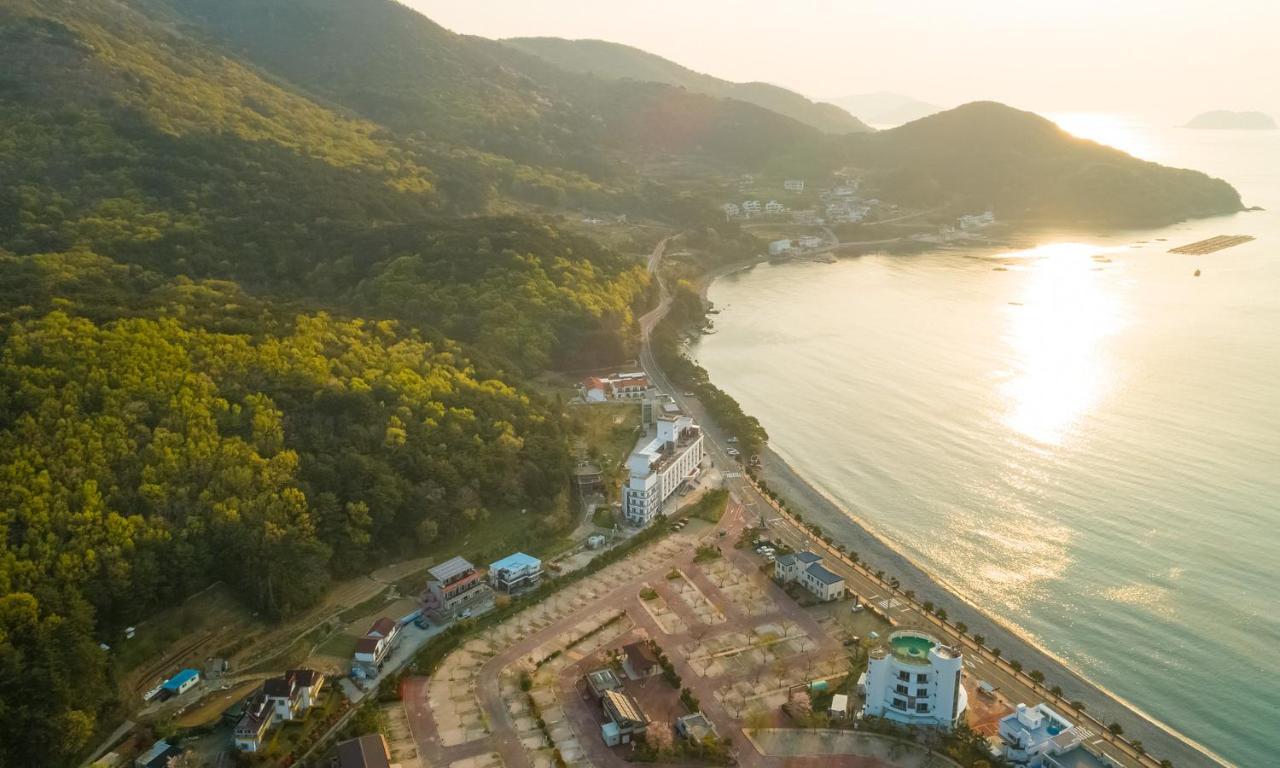 Stubborn Hotel Geoje Exteriör bild
