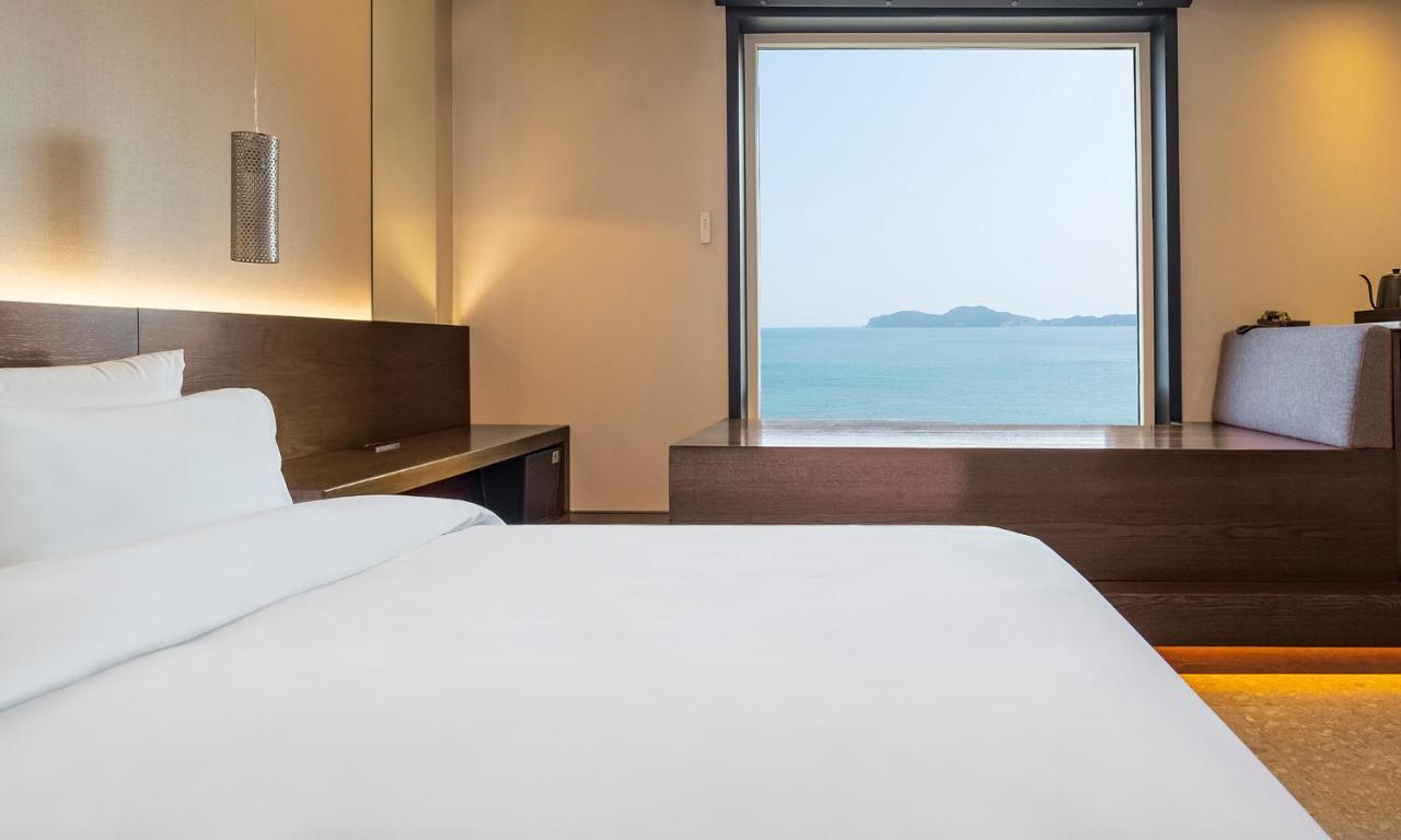 Stubborn Hotel Geoje Exteriör bild