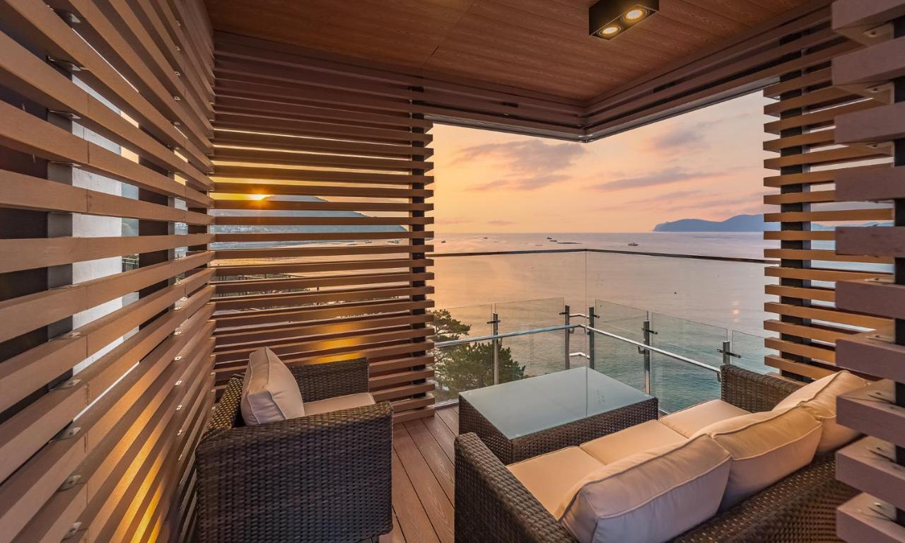 Stubborn Hotel Geoje Exteriör bild